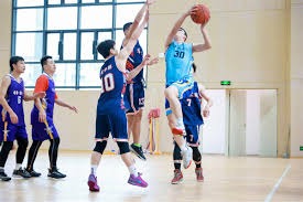 第六个欧冠名额！曼联和热刺可创造历史，穆里尼