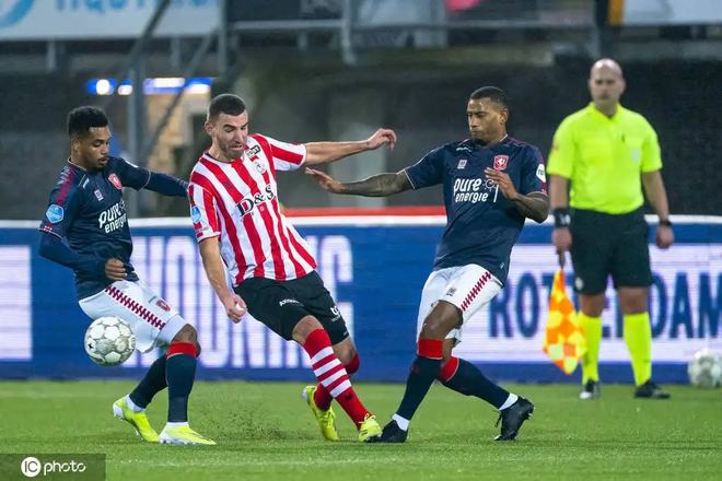 一个足球爱 一个足球爱