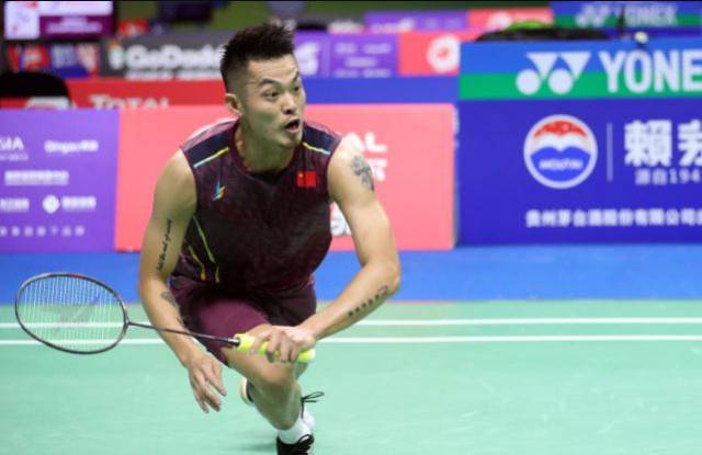 他身着淡金 他身着淡金