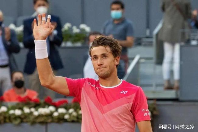 崭露头角 崭露头角